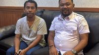 NENGAH Gama (kiri) dipanggil resmi ke Kantor Desa Bedulu untuk diganjar sanksi administratif berupa denda Rp1 juta. Foto: ist NENGAH Gama (kiri) dipanggil resmi ke Kantor Desa Bedulu untuk diganjar sanksi administratif berupa denda Rp1 juta. Foto: ist