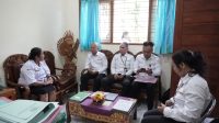 KEPALA SMAN 1 Kuta Selatan, Luh Made Sri Yuniati; (kiri) saat berdialog dengan Ketua Bawaslu Badung, Wayan Semara Cipta (dua kiri), saat dialog tentang netralitas ASN dalam penyelenggaraan Pemilu, Rabu (25/2/2026). Foto: ist KEPALA SMAN 1 Kuta Selatan, Luh Made Sri Yuniati; (kiri) saat berdialog dengan Ketua Bawaslu Badung, Wayan Semara Cipta (dua kiri), saat dialog tentang netralitas ASN dalam penyelenggaraan Pemilu, Rabu (25/2/2026). Foto: ist