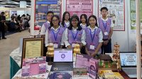 TIM Kami Sayang Mental Kami (KASAMI) SMPN 3 Denpasar menorehkan prestasi gemilang di kancah internasional. Mereka berhasil meraih medali emas dalam ajang Malaysia Technology Expo (MTE) 2026, yang berlangsung di World Trade Center, Kuala Lumpur, Malaysia, pada 9-11 April 2026. Foto: ist TIM Kami Sayang Mental Kami (KASAMI) SMPN 3 Denpasar menorehkan prestasi gemilang di kancah internasional. Mereka berhasil meraih medali emas dalam ajang Malaysia Technology Expo (MTE) 2026, yang berlangsung di World Trade Center, Kuala Lumpur, Malaysia, pada 9-11 April 2026. Foto: ist