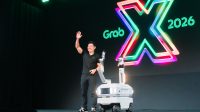 ANTHONY Tan, Group CEO & Co-Founder Grab, memperkenalkan Carri, robot otonom untuk layanan pengantaran makanan, pada GrabX 2026. Foto: ist ANTHONY Tan, Group CEO & Co-Founder Grab, memperkenalkan Carri, robot otonom untuk layanan pengantaran makanan, pada GrabX 2026. Foto: ist