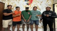 PETUGAS mengamankan seorang laki-laki berinisial IKY alias Basir (28), yang diduga terlibat dalam peristiwa pembakaran Bengkel Delem 2. Foto: ist PETUGAS mengamankan seorang laki-laki berinisial IKY alias Basir (28), yang diduga terlibat dalam peristiwa pembakaran Bengkel Delem 2. Foto: ist