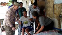 BUPATI Satria memberi bantuan kursi roda kepada warga disabilitas, Selasa (19/5/2026). Foto: ist BUPATI Satria memberi bantuan kursi roda kepada warga disabilitas, Selasa (19/5/2026). Foto: ist