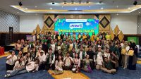 PARA perempuan Mitra GrabMerchant yang tergabung dalam komunitas Serabi (Sekumpulan Perempuan Bisa) berfoto bersama, setelah mengikuti Arisan Serabi dengan tema “Teman Perempuan Bisa: Makin Ngerti Bisnis, Cuan Makin Manis” di Bali. Arisan Serabi Ini berlangsung di 13 kota di Indonesia. Foto: ist PARA perempuan Mitra GrabMerchant yang tergabung dalam komunitas Serabi (Sekumpulan Perempuan Bisa) berfoto bersama, setelah mengikuti Arisan Serabi dengan tema “Teman Perempuan Bisa: Makin Ngerti Bisnis, Cuan Makin Manis” di Bali. Arisan Serabi Ini berlangsung di 13 kota di Indonesia. Foto: ist