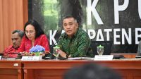 KETUA KPU Bali, I Dewa Agung Gede Lidartawan, memimpin Rapimda untuk sinergitas kebijakan dan program kerja guna mendukung efisiensi anggaran dan pencapaian target kinerja KPU Provinsi maupun KPU kabupaten/kota se-Bali, Selasa (19/5/2026). Foto: ist KETUA KPU Bali, I Dewa Agung Gede Lidartawan, memimpin Rapimda untuk sinergitas kebijakan dan program kerja guna mendukung efisiensi anggaran dan pencapaian target kinerja KPU Provinsi maupun KPU kabupaten/kota se-Bali, Selasa (19/5/2026). Foto: ist