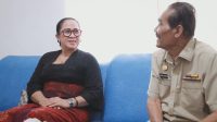 KETUT Ariyani (kiri) saat berdialog dengan Sekretaris PP Polri Bali, I Wayan Lotra Hariyasa, belum lama berselang. Foto: ist KETUT Ariyani (kiri) saat berdialog dengan Sekretaris PP Polri Bali, I Wayan Lotra Hariyasa, belum lama berselang. Foto: ist