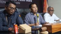 KOMISIONER Gede Sutrawan (tengah) mengajak parpol menguatkan pemahaman terhadap mekanisme penyelesaian sengketa proses pemilu, di Bawaslu Tabanan, Senin (18/5/2026). Foto: ist KOMISIONER Gede Sutrawan (tengah) mengajak parpol menguatkan pemahaman terhadap mekanisme penyelesaian sengketa proses pemilu, di Bawaslu Tabanan, Senin (18/5/2026). Foto: ist