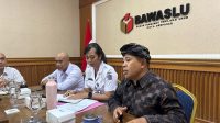 KOMISIONER Gede Sutrawan memaparkan materinya dalam rapat kajian hukum bertajuk “Pengaturan Penyalahgunaan AI dalam Penyelenggaraan Pemilu di Kota Denpasar”, pekan lalu. Foto: ist KOMISIONER Gede Sutrawan memaparkan materinya dalam rapat kajian hukum bertajuk “Pengaturan Penyalahgunaan AI dalam Penyelenggaraan Pemilu di Kota Denpasar”, pekan lalu. Foto: ist