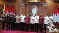 BUPATI Satria ikut serta mendeklarasikan Gerakan Bali 100% Memilah Sampah di Gedung Kertha Sabha, Rabu (10/6/2026). Foto: ist BUPATI Satria ikut serta mendeklarasikan Gerakan Bali 100% Memilah Sampah di Gedung Kertha Sabha, Rabu (10/6/2026). Foto: ist