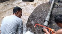 JARINGAN pipa transmisi sumber mata air Gamongan I di Desa Kayubihi, Bangli yang hancur akibat tergerus longsor beberapa hari lalu. Untuk penggantian pipa yang hancur masih menunggu datangnya pipa pengganti dari pabrik. Foto: ist JARINGAN pipa transmisi sumber mata air Gamongan I di Desa Kayubihi, Bangli yang hancur akibat tergerus longsor beberapa hari lalu. Untuk penggantian pipa yang hancur masih menunggu datangnya pipa pengganti dari pabrik. Foto: ist
