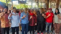 ANGGOTA DPR RI dari PDI Perjuangan, Rachmat Hidayat (kiri) bersama pengurus DPP Sri Rahayu (tengah), Anggota Komisi I DPR RI Yulius Setiarto, dan Ketua DPC PDI Perjuangan Lotim Ahmad Sukro (dua kanan) saat peresmian Rumah Aspirasi. Foto: ist ANGGOTA DPR RI dari PDI Perjuangan, Rachmat Hidayat (kiri) bersama pengurus DPP Sri Rahayu (tengah), Anggota Komisi I DPR RI Yulius Setiarto, dan Ketua DPC PDI Perjuangan Lotim Ahmad Sukro (dua kanan) saat peresmian Rumah Aspirasi. Foto: ist