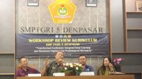 KADISDIKPORA Kota Denpasar, Anak Agung Gede Wiratama, saat membuka Workshop Review Kurikulum di SMP PGRI 5 Denpasar pada Selasa (23/6/2026). Foto: ist KADISDIKPORA Kota Denpasar, Anak Agung Gede Wiratama, saat membuka Workshop Review Kurikulum di SMP PGRI 5 Denpasar pada Selasa (23/6/2026). Foto: ist
