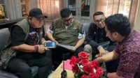 KORDIV SDM, Organisasi, Pendidikan dan Pelatihan Bawaslu Bali, I Nyoman Gede Putra Wiratma (kiri), saat uji petik data di Padangsambian, Selasa (23/6/2026). Foto: ist KORDIV SDM, Organisasi, Pendidikan dan Pelatihan Bawaslu Bali, I Nyoman Gede Putra Wiratma (kiri), saat uji petik data di Padangsambian, Selasa (23/6/2026). Foto: ist
