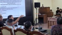 ANGGOTA Fraksi Gerindra-PSI, Kadek Diana (dua kiri), saat menyampaikan pandangan pada rapat paripurna internal DPRD Bali, Senin (20/7/2026). Dia mempersoalkan menurunnya dana hibah dari Gubernur Koster. Foto: hen ANGGOTA Fraksi Gerindra-PSI, Kadek Diana (dua kiri), saat menyampaikan pandangan pada rapat paripurna internal DPRD Bali, Senin (20/7/2026). Dia mempersoalkan menurunnya dana hibah dari Gubernur Koster. Foto: hen