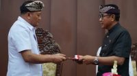 SERAH terima berita acara rapat paripurna penetapan Raperda Pertanggungjawaban APBD 2025 menjadi Perda. Foto: ist SERAH terima berita acara rapat paripurna penetapan Raperda Pertanggungjawaban APBD 2025 menjadi Perda. Foto: ist