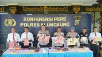 KAPOLRES Klungkung, AKBP Mikael Hutabarat, menyampaikan pengungkapan kasus peredaran narkotika, Senin 20 Juli 2026 di Loby Polres Klungkung. Foto: ist KAPOLRES Klungkung, AKBP Mikael Hutabarat, menyampaikan pengungkapan kasus peredaran narkotika, Senin 20 Juli 2026 di Loby Polres Klungkung. Foto: ist
