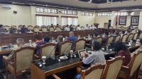 KETUA DPD HNSI Bali, Nengah Manu Mudita (ujung kanan), saat rapat dengar pendapat dengan Komisi I di DPRD Bali, Senin (27/7/2026). Foto: ist KETUA DPD HNSI Bali, Nengah Manu Mudita (ujung kanan), saat rapat dengar pendapat dengan Komisi I di DPRD Bali, Senin (27/7/2026). Foto: ist