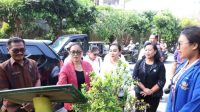 KETUA TP Posyandu Kota Denpasar, Sagung Antari Jaya Negara: didampingi Sekretaris I TP Posyandu Kota Denpasar, Ayu Kristi Arya Wibawa, saat memberikan Pembinaan Lokus (Lokasi Khusus) Telajakan se-Kota Denpasar. Foto: ist KETUA TP Posyandu Kota Denpasar, Sagung Antari Jaya Negara: didampingi Sekretaris I TP Posyandu Kota Denpasar, Ayu Kristi Arya Wibawa, saat memberikan Pembinaan Lokus (Lokasi Khusus) Telajakan se-Kota Denpasar. Foto: ist