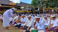 ASISTEN I Sekretariat Daerah Kabupaten Klungkung, I Gusti Ketut Suardika bersama Pangelingsir Puri Agung Ubud, Tjok Oka Sukawati, menghaturkan sembah bhakti di Pura Mandara Giri Semeru Agung, Kabupaten Lumajang, Jawa Timur, Rabu (8/7/2026). Foto: ist ASISTEN I Sekretariat Daerah Kabupaten Klungkung, I Gusti Ketut Suardika bersama Pangelingsir Puri Agung Ubud, Tjok Oka Sukawati, menghaturkan sembah bhakti di Pura Mandara Giri Semeru Agung, Kabupaten Lumajang, Jawa Timur, Rabu (8/7/2026). Foto: ist