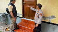 POLISI melakukan pemeriksaan awal lokasi dugaan pencurian sertifikat tanah di rumah warga bernama I Komang Wahyu Wiguna di Dusun Sidayu, Desa Takmung, Kecamatan Banjarangkan. Foto: ist POLISI melakukan pemeriksaan awal lokasi dugaan pencurian sertifikat tanah di rumah warga bernama I Komang Wahyu Wiguna di Dusun Sidayu, Desa Takmung, Kecamatan Banjarangkan. Foto: ist