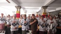 KADISDIKPORA Bali, Ida Bagus Gde Wesnawa Punia, bersama Ketua PGRI Bali, I Gusti Ngurah Eddy Mulya, foto bersama jajaran pengurus YPLP PGRI Bali serta para peserta talkshow yang digelar YPLP PGRI Provinsi Bali di Sekretariat YPLP PGRI Bali di SMK PGRI 4 Denpasar, Kamis (9/7/2026). Foto: ist KADISDIKPORA Bali, Ida Bagus Gde Wesnawa Punia, bersama Ketua PGRI Bali, I Gusti Ngurah Eddy Mulya, foto bersama jajaran pengurus YPLP PGRI Bali serta para peserta talkshow yang digelar YPLP PGRI Provinsi Bali di Sekretariat YPLP PGRI Bali di SMK PGRI 4 Denpasar, Kamis (9/7/2026). Foto: ist