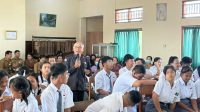 KETUA Bawaslu Kabupaten Gianyar, I Wayan Hartawan, saat memberi sosialisasi kepada siswa penyandang disabilitas di SLB Negeri 1 Gianyar, Senin (10/8/2026). Foto: ist KETUA Bawaslu Kabupaten Gianyar, I Wayan Hartawan, saat memberi sosialisasi kepada siswa penyandang disabilitas di SLB Negeri 1 Gianyar, Senin (10/8/2026). Foto: ist