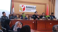 KETUA Bawaslu Bali, Agus Tirta Suguna, saat menerima kunjungan studi lapangan jajaran akademisi dan mahasiswa Fakultas Hukum Universitas 17 Agustus 1945 (Untag) Semarang di Bawaslu Bali, Senin (3/8/2026). Foto: ist KETUA Bawaslu Bali, Agus Tirta Suguna, saat menerima kunjungan studi lapangan jajaran akademisi dan mahasiswa Fakultas Hukum Universitas 17 Agustus 1945 (Untag) Semarang di Bawaslu Bali, Senin (3/8/2026). Foto: ist