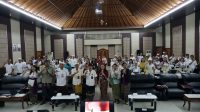 KABID Pembinaan SMP Disdikpora Kota Denpasar, Ida Bagus Suryadana, foto bersama usai membuka Pelatihan Penyusunan Kurikulum SMP negeri dan swasta se-Kota Denpasar, Rabu (12/8/2026). Foto: ist KABID Pembinaan SMP Disdikpora Kota Denpasar, Ida Bagus Suryadana, foto bersama usai membuka Pelatihan Penyusunan Kurikulum SMP negeri dan swasta se-Kota Denpasar, Rabu (12/8/2026). Foto: ist