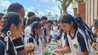 SEVENTEEN Creative Market Fest sebagai bentuk implementasi kewirausahaan dalam kegiatan kokurikuler siswa kelas VIII SMPN 17 Denpasar. Foto: ist SEVENTEEN Creative Market Fest sebagai bentuk implementasi kewirausahaan dalam kegiatan kokurikuler siswa kelas VIII SMPN 17 Denpasar. Foto: ist