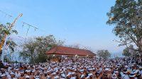 RIBUAN pamedek dari Catur Desa—meliputi Desa Adat Bugbug, Bebandem, Datah, Ngis, dan Jasri—tumpah ruah mengikuti puncak ritual Aci Usabha Gumang. Foto: ist RIBUAN pamedek dari Catur Desa—meliputi Desa Adat Bugbug, Bebandem, Datah, Ngis, dan Jasri—tumpah ruah mengikuti puncak ritual Aci Usabha Gumang. Foto: ist