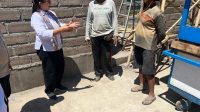 ARIYANI (kiri) dialog bersama para buruh bangunan lintas daerah di Kabupaten Buleleng, Rabu (2/9/2026). Foto: ist ARIYANI (kiri) dialog bersama para buruh bangunan lintas daerah di Kabupaten Buleleng, Rabu (2/9/2026). Foto: ist
