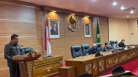 SEKRETARIS Dewan, I Nyoman Dacin, saat membacakan hasil Banggar DPRD Bangli saat Rapat Paripurna DPRD Bangli, Senin (14/9/2026). Foto: ist SEKRETARIS Dewan, I Nyoman Dacin, saat membacakan hasil Banggar DPRD Bangli saat Rapat Paripurna DPRD Bangli, Senin (14/9/2026). Foto: ist
