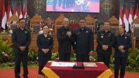 DPRD Kabupaten Karangasem melangsungkan rapat paripurna dengan agenda pengambilan keputusan terhadap Raperda tentang Perubahan atas Perda Nomor 9/2025 tentang APBD 2026, Selasa (22/9/2026). Foto: ist DPRD Kabupaten Karangasem melangsungkan rapat paripurna dengan agenda pengambilan keputusan terhadap Raperda tentang Perubahan atas Perda Nomor 9/2025 tentang APBD 2026, Selasa (22/9/2026). Foto: ist