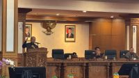 GUBERNUR Koster menyampaikan jawaban pada sidang paripurna DPRD Bali dengan agenda jawaban Gubernur atas PU Fraksi, dipimpin Ketua DPRD Dewa Made Mahayadnya, Senin (21/9/2026). Foto: hen GUBERNUR Koster menyampaikan jawaban pada sidang paripurna DPRD Bali dengan agenda jawaban Gubernur atas PU Fraksi, dipimpin Ketua DPRD Dewa Made Mahayadnya, Senin (21/9/2026). Foto: hen