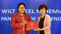 PANDE Made Mahendri Pramadewi, S.Pd., M.Kom., Guru Rekayasa Perangkat Lunak (RPL) SMK Negeri 1 Denpasar (kiri), berkesempatan mengikuti program pengembangan kompetensi pendidik di Republik Rakyat Tiongkok untuk memperluas wawasan mengenai literasi digital, kecerdasan artifisial (AI), dan transformasi pendidikan digital. Foto: ist PANDE Made Mahendri Pramadewi, S.Pd., M.Kom., Guru Rekayasa Perangkat Lunak (RPL) SMK Negeri 1 Denpasar (kiri), berkesempatan mengikuti program pengembangan kompetensi pendidik di Republik Rakyat Tiongkok untuk memperluas wawasan mengenai literasi digital, kecerdasan artifisial (AI), dan transformasi pendidikan digital. Foto: ist