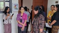 KEPALA Dinas Pemberdayaan Perempuan dan Perlindungan Anak, Pengendalian Penduduk dan Keluarga Berencana (DP3AP2KB) Kota Denpasar, Ketut Sri Karyawati, beserta tim, saat monitoring lanjutan Satuan Pendidikan Ramah Anak di SMPN 17 Denpasar, Selasa (8/9/2026). Foto: ist KEPALA Dinas Pemberdayaan Perempuan dan Perlindungan Anak, Pengendalian Penduduk dan Keluarga Berencana (DP3AP2KB) Kota Denpasar, Ketut Sri Karyawati, beserta tim, saat monitoring lanjutan Satuan Pendidikan Ramah Anak di SMPN 17 Denpasar, Selasa (8/9/2026). Foto: ist
