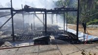 KEBAKARAN di bangunan bedeng proyek Hotel Titik Dua di Jalan Uma Soca, Banjar Kalah, Desa Peliatan, Kecamatan Ubud. Foto: ist KEBAKARAN di bangunan bedeng proyek Hotel Titik Dua di Jalan Uma Soca, Banjar Kalah, Desa Peliatan, Kecamatan Ubud. Foto: ist