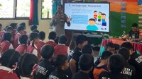 POLSEK Tampaksiring memberi edukasi kepada siswa SDN 1 Pejeng Kangin. Foto: ist POLSEK Tampaksiring memberi edukasi kepada siswa SDN 1 Pejeng Kangin. Foto: ist