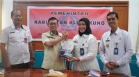 BUPATI Satria menerima laporan hasil Anev dari Kepala Kantor Wilayah Kementerian Hukum Bali, Eem Nurmanah, di Kantor Bupati Klungkung, Rabu (23/9/2026). Foto: ist BUPATI Satria menerima laporan hasil Anev dari Kepala Kantor Wilayah Kementerian Hukum Bali, Eem Nurmanah, di Kantor Bupati Klungkung, Rabu (23/9/2026). Foto: ist
