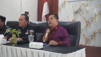 ANGGOTA Bawaslu Bali, Gede Sutrawan (kanan), saat kegiatan Fasilitasi Rapat Pengelolaan Layanan Hukum dan Konsolidasi Demokrasi di Bawaslu Kabupaten Jembrana, Kamis (1/10/2026). Foto: ist ANGGOTA Bawaslu Bali, Gede Sutrawan (kanan), saat kegiatan Fasilitasi Rapat Pengelolaan Layanan Hukum dan Konsolidasi Demokrasi di Bawaslu Kabupaten Jembrana, Kamis (1/10/2026). Foto: ist