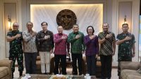 AUDIENSI Ketua KPU Provinsi Bali, I Dewa Agung Gede Lidartawan; dan jajaran bersama Panglima Kodam IX/Udayana, Mayjen TNI Piek Budyakto, dan jajaran di Kodam IX/Udayana, Denpasar, Selasa (29/9/2026). Foto: ist AUDIENSI Ketua KPU Provinsi Bali, I Dewa Agung Gede Lidartawan; dan jajaran bersama Panglima Kodam IX/Udayana, Mayjen TNI Piek Budyakto, dan jajaran di Kodam IX/Udayana, Denpasar, Selasa (29/9/2026). Foto: ist