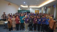 KEPALA Bidang Pembinaan PAUD dan PNF Disdikpora Kota Denpasar, I Nyoman Handika, foto bersama peserta Bimtek Peningkatan Kapasitas Kepala Sekolah dalam Pemenuhan Indikator Pengembangan Anak Usia Dini Holistik Integratif (PAUDHI). Foto: ist KEPALA Bidang Pembinaan PAUD dan PNF Disdikpora Kota Denpasar, I Nyoman Handika, foto bersama peserta Bimtek Peningkatan Kapasitas Kepala Sekolah dalam Pemenuhan Indikator Pengembangan Anak Usia Dini Holistik Integratif (PAUDHI). Foto: ist