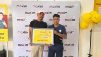 MAXIM kembali menunjukkan wujud komitmen nyata dalam melindungi keselamatan mitra pengemudinya di Indonesia. Melalui Yayasan Pengemudi Selamat Sejahtera Indonesia (YPSSI), Maxim menyerahkan santunan biaya pengobatan senilai Rp24.369.600 kepada salah satu mitranya, ORW, yang mengalami musibah kecelakaan lalu lintas di Denpasar. Foto: ist MAXIM kembali menunjukkan wujud komitmen nyata dalam melindungi keselamatan mitra pengemudinya di Indonesia. Melalui Yayasan Pengemudi Selamat Sejahtera Indonesia (YPSSI), Maxim menyerahkan santunan biaya pengobatan senilai Rp24.369.600 kepada salah satu mitranya, ORW, yang mengalami musibah kecelakaan lalu lintas di Denpasar. Foto: ist