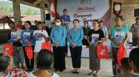 KETUA Tim Penggerak (TP) PKK Kabupaten Karangasem, Ny. Mas Parwata, mengapresiasi pelaksanaan Aksi Sosial “Bergerak dan Berbagi” yang diinisiasi TP PKK Provinsi Bali di Wantilan Banjar Anyar, Desa Selumbung, Kecamatan Manggis, Jumat (2/10/2026). Kehadiran rombongan TP PKK Provinsi Bali dipimpin Putri Suastini Koster. Foto: ist KETUA Tim Penggerak (TP) PKK Kabupaten Karangasem, Ny. Mas Parwata, mengapresiasi pelaksanaan Aksi Sosial “Bergerak dan Berbagi” yang diinisiasi TP PKK Provinsi Bali di Wantilan Banjar Anyar, Desa Selumbung, Kecamatan Manggis, Jumat (2/10/2026). Kehadiran rombongan TP PKK Provinsi Bali dipimpin Putri Suastini Koster. Foto: ist