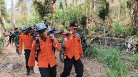 EVAKUASI warga yang dilaporkan hilang saat mencari pakan ternak di kawasan Hutan Sumberkima. Foto: ist EVAKUASI warga yang dilaporkan hilang saat mencari pakan ternak di kawasan Hutan Sumberkima. Foto: ist