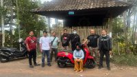 TIM Resmob Satreskrim Polres Bangli membekuk Desak Putu Candra Dewi (36), pelaku pencurian di warung durian milik I Nengah Janten di kawasan hutan bambu, Desa Penglipuran, Kelurahan Kubu, Bangli. Foto: ist TIM Resmob Satreskrim Polres Bangli membekuk Desak Putu Candra Dewi (36), pelaku pencurian di warung durian milik I Nengah Janten di kawasan hutan bambu, Desa Penglipuran, Kelurahan Kubu, Bangli. Foto: ist