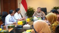 BUPATI Klungkung, Made Satria, menemui Sekretaris Kementerian Pariwisata, Bayu Aji di Jakarta. Foto: ist BUPATI Klungkung, Made Satria, menemui Sekretaris Kementerian Pariwisata, Bayu Aji di Jakarta. Foto: ist