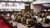 SUASANA sidang DPRD Gianyar. Dua kursi anggota DPRD Gianyar masih kosong karena proses pergantian antarwaktu (PAW) masih berproses. Foto: ist SUASANA sidang DPRD Gianyar. Dua kursi anggota DPRD Gianyar masih kosong karena proses pergantian antarwaktu (PAW) masih berproses. Foto: ist