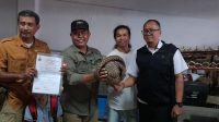 SEEKOR trenggiling yang merupakan satwa dilindungi diserahkan warga ke Balai Konservasi Sumber Daya Alam (BKSDA) Bali Wilayah II, usai ditemukan di area tempat sembahyang (sanggah) milik I Wayan Eddy Ruspariadi, warga Banjar Kubu, Kelurahan Kubu, Bangli, Rabu (14/10/2026). Foto: ist SEEKOR trenggiling yang merupakan satwa dilindungi diserahkan warga ke Balai Konservasi Sumber Daya Alam (BKSDA) Bali Wilayah II, usai ditemukan di area tempat sembahyang (sanggah) milik I Wayan Eddy Ruspariadi, warga Banjar Kubu, Kelurahan Kubu, Bangli, Rabu (14/10/2026). Foto: ist